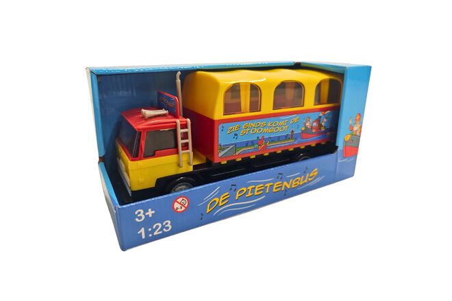 Pietenbus met toetergeluid